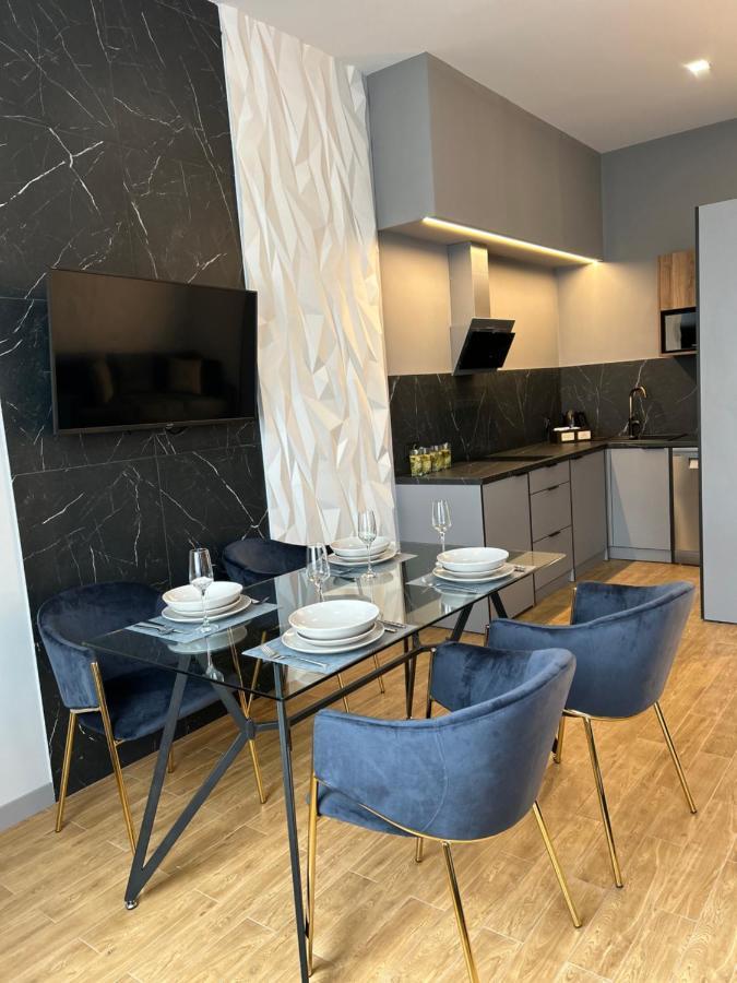 Central Family Boutique Apartments 2 Lvov Exteriér fotografie